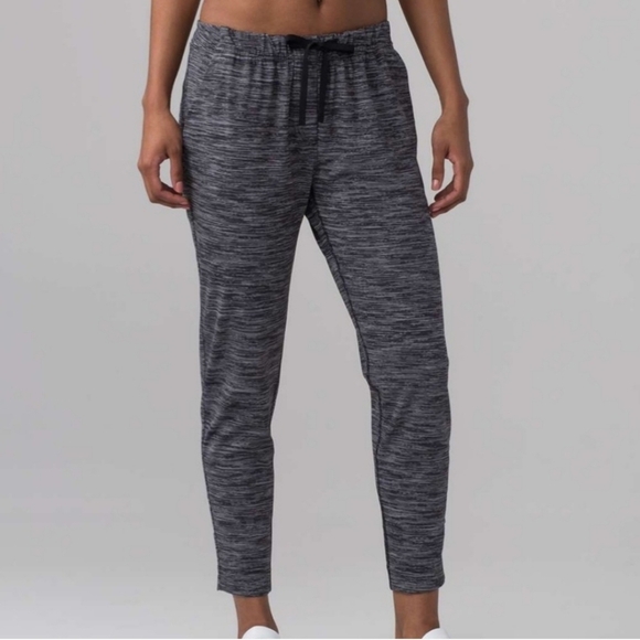 Lululemon Jet Crop Wee Are From Space Size 4 - Picture 7 of 8